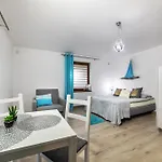 Apartman W Rozewiu - Z Balkonami, Aneksem Kuchennym, Sniadania W Cenie *