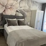 Apartman W Rozewiu - Z Balkonami, Aneksem Kuchennym, Sniadania W Cenie